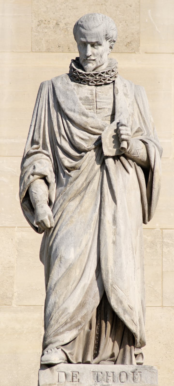 Jacques-Auguste_de_Thou_cour_Napoleon_Louvre.jpg