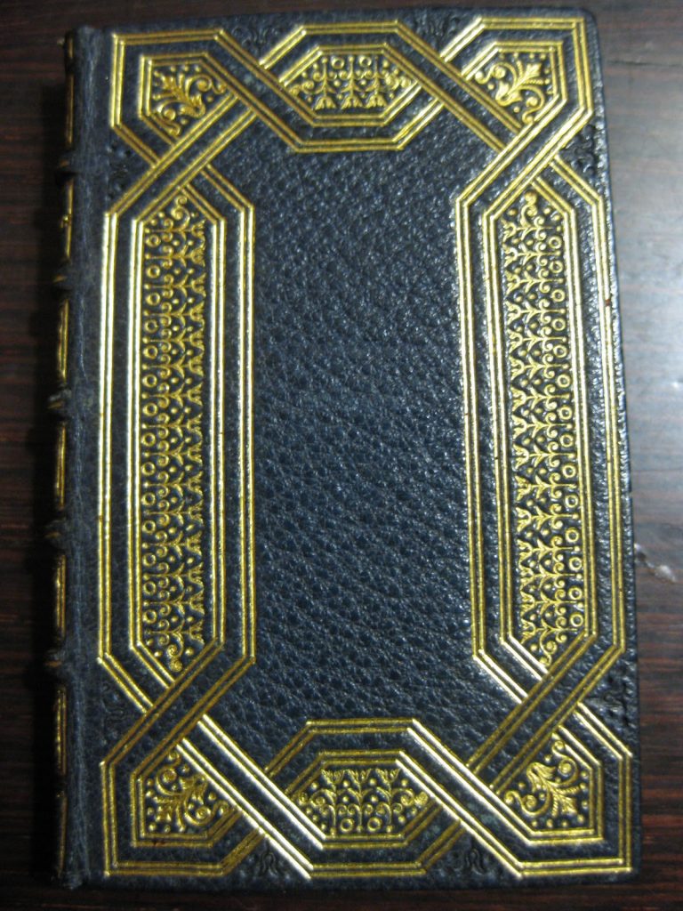 Devinette pour bibliophiles et bibliomanes… deux reliures à décrypter