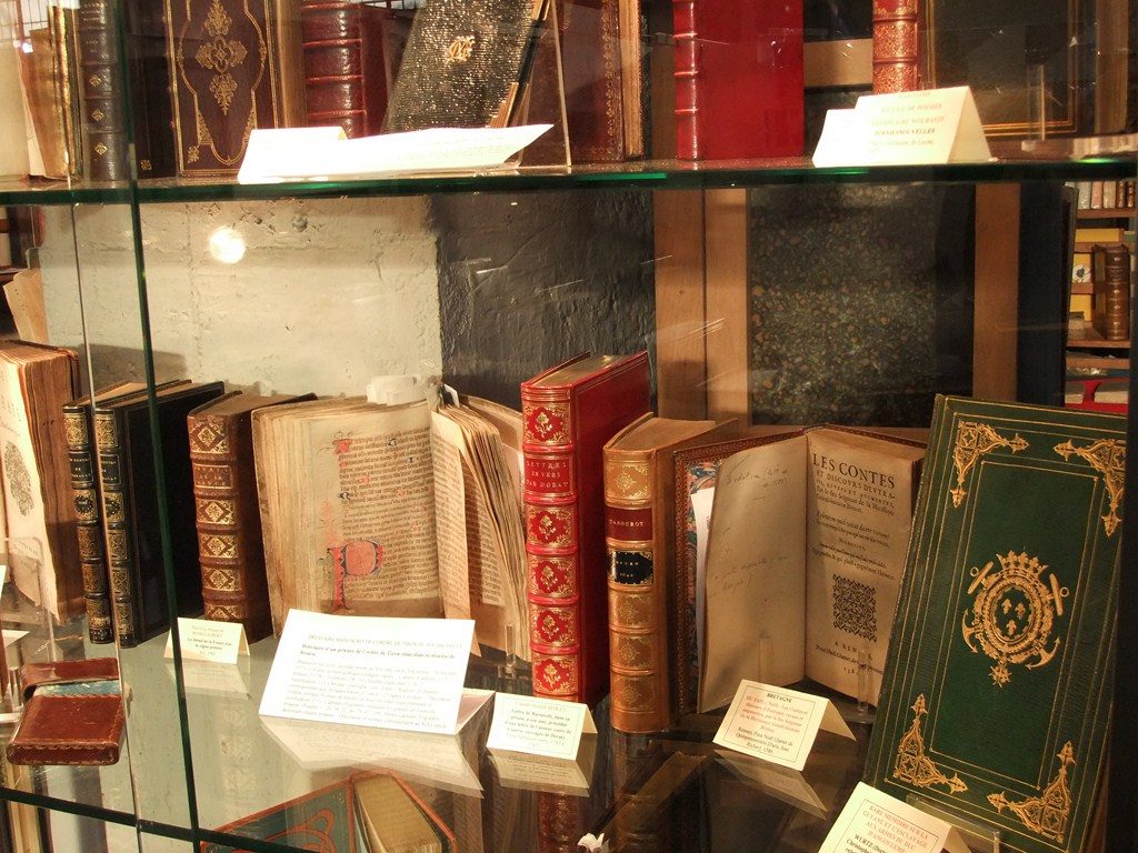 Agenda du Bibliophile: le salon du livre ancien à la halle Freyssinet, Paris