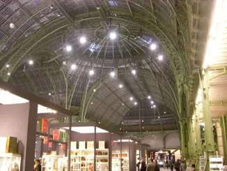 Le Salon du Livre Ancien du Grand Palais, vision IV: le salon vu de l'intérieur par Eric, qui expose pour la première avec sa librairie l'Escalier des Sages