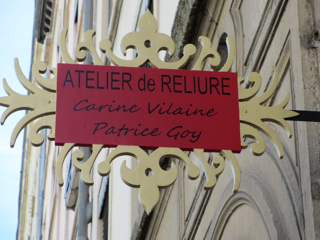 Portrait d'un atelier de reliure: l'Atelier Moura, à Lyon.
