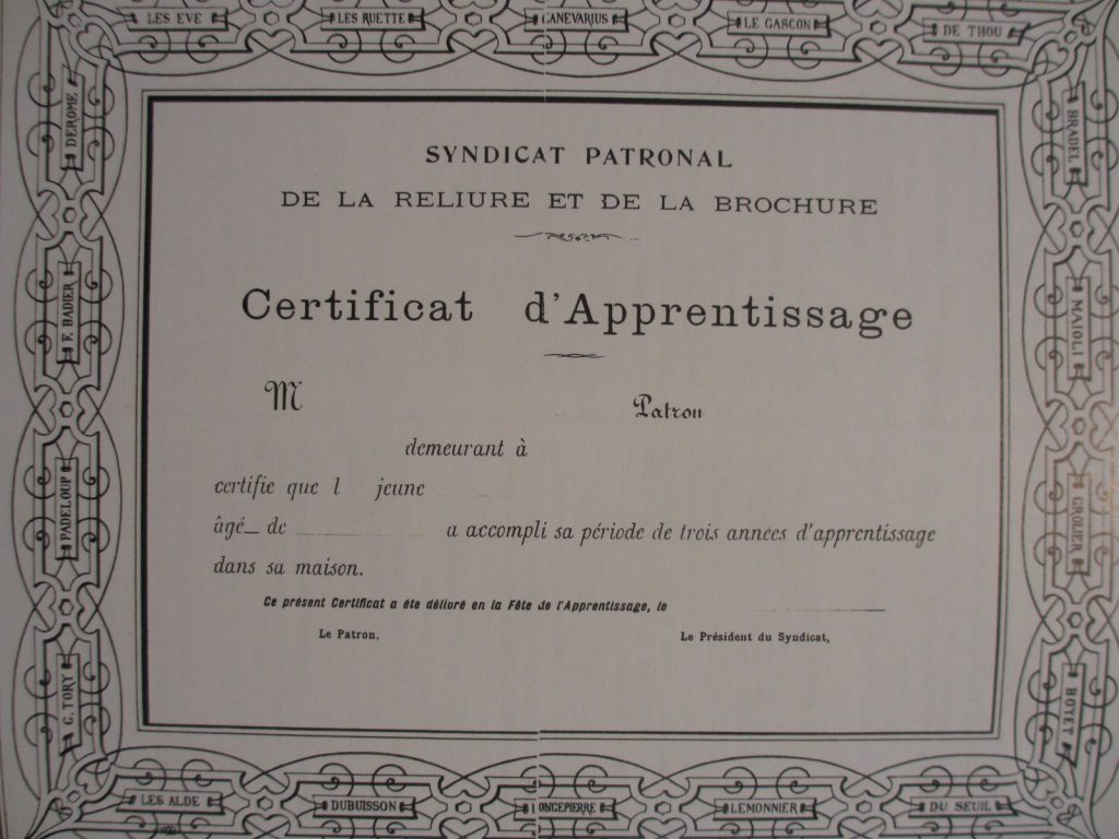La Reliure: aux grands noms la Reliure reconnaissante, ou le joli certificat d'apprenti du Syndicat de la Reliure