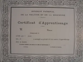 La Reliure: aux grands noms la Reliure reconnaissante, ou le joli certificat d'apprenti du Syndicat de la Reliure