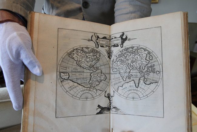 Les Etats-Unis rendent deux livres anciens, volés à la Suède