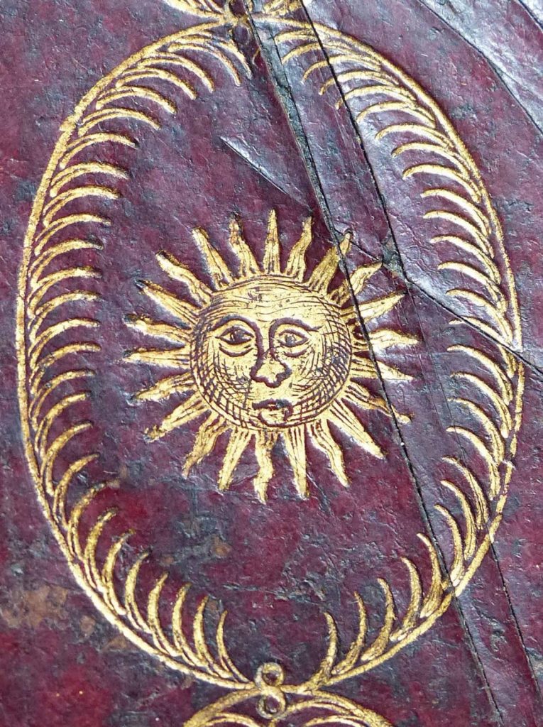 La bibliothèque de Marguerite de Valois et ses reliures au « soleil à visage »