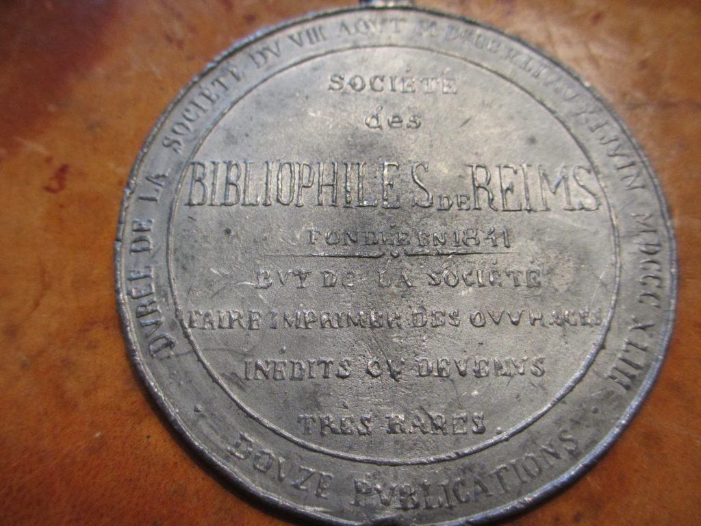 Les Bibliophiles de Reims: une rare médaille pour une société de bibliophiles peu connue.
