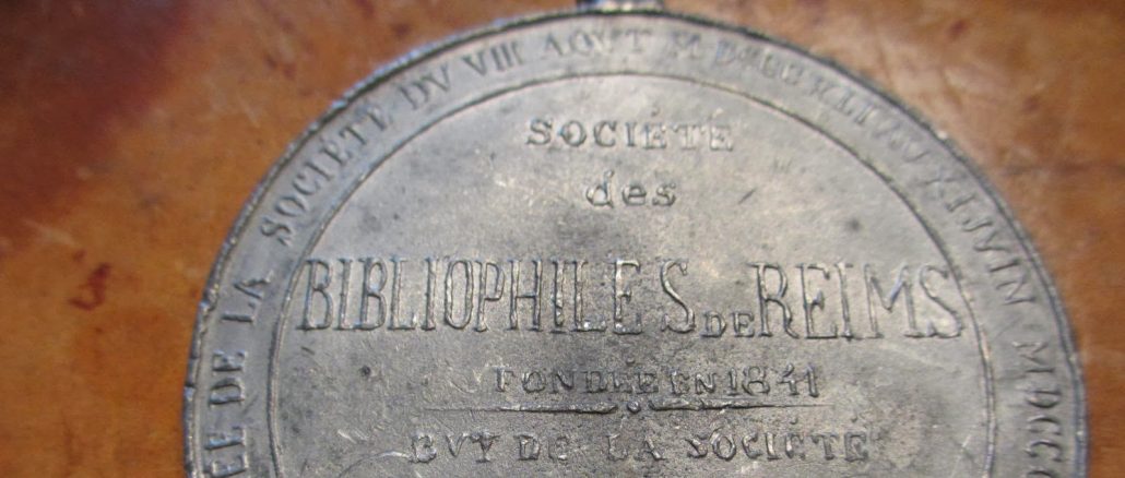 Les Bibliophiles de Reims: une rare médaille pour une société de bibliophiles peu connue.