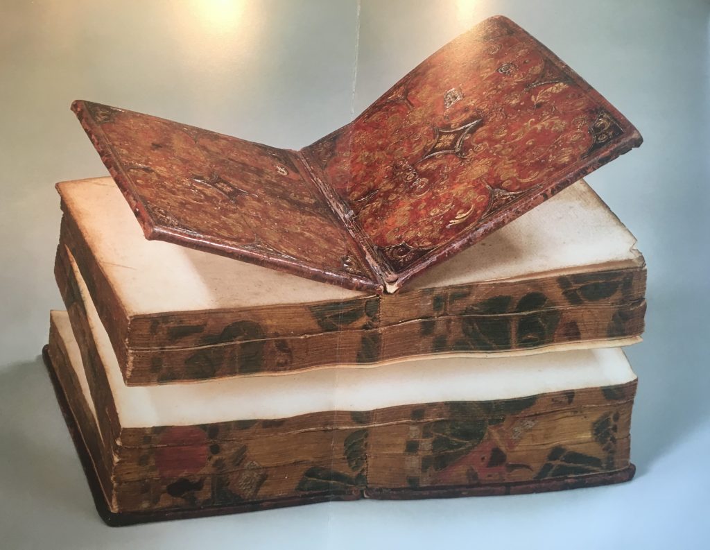 La reliure par l'image: les rarissimes « reliures puzzle », ou « reliures à surprises », « Vexierbuch », « puzzle binding »