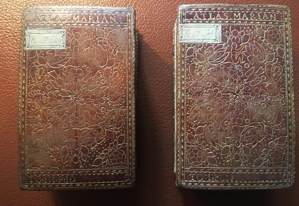 La reliure par l'image: une étonnante reliure sans dos, ou « backless binding »
