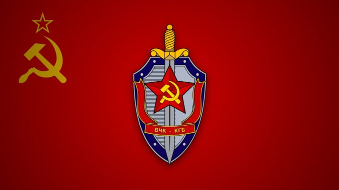 Drapeau de l'URSS et emblème du KGB — illustration de l'opération Pouchkine.