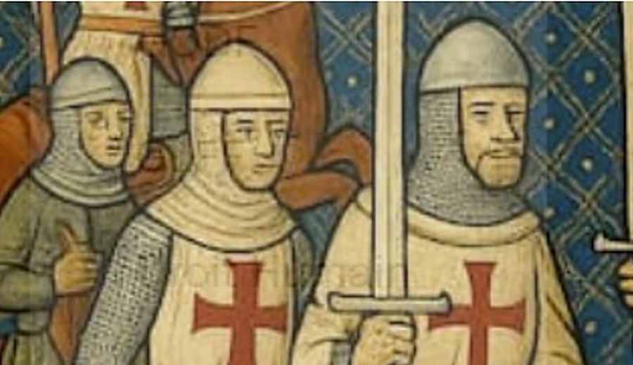 Deux chevaliers du Temple en cotte de mailles et surcot blanc à croix rouge (enluminure médiévale)